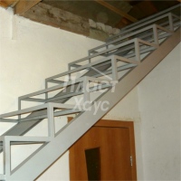 Прямая одномаршевая лестница на закрытом каркасе №11